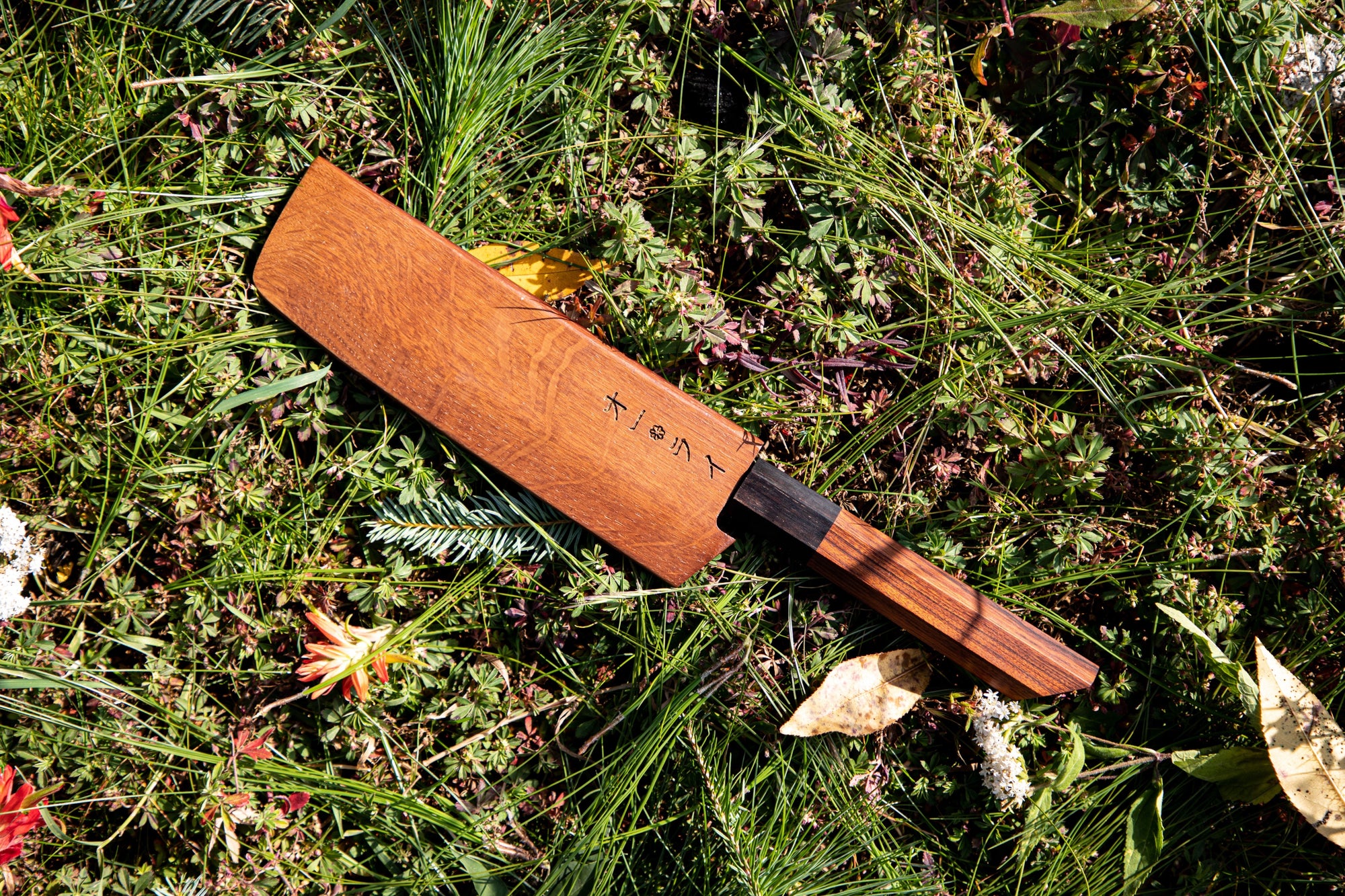 CUCHILLO NAKIRI ACERO AL CARBONO MARTILLADO - COLECCIÓN CARBONO