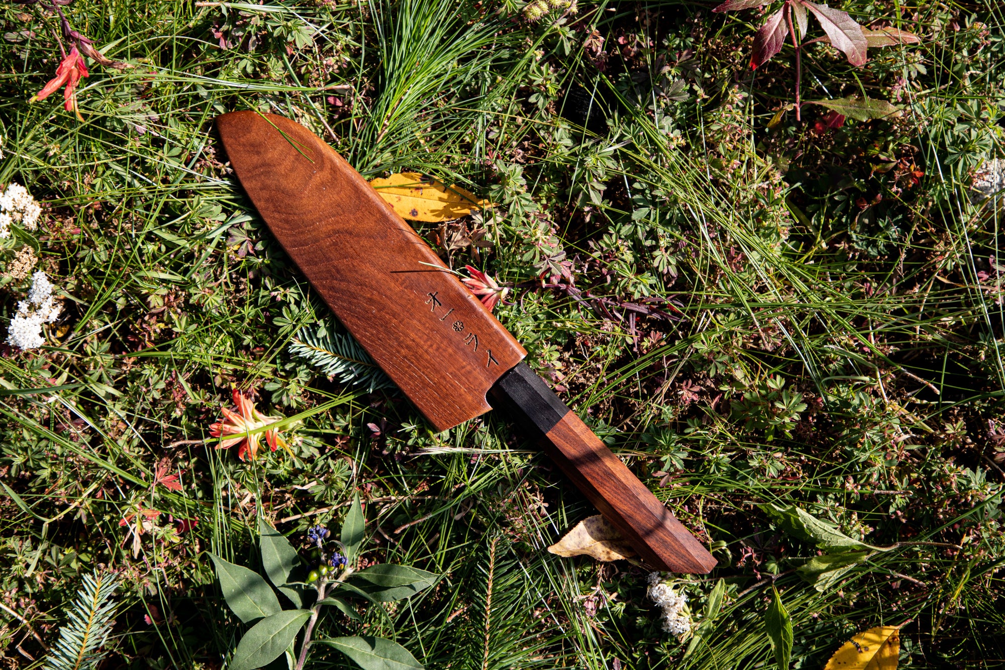 CUCHILLO SANTOKU ACERO AL CARBONO MARTILLADO - COLECCIÓN CARBONO