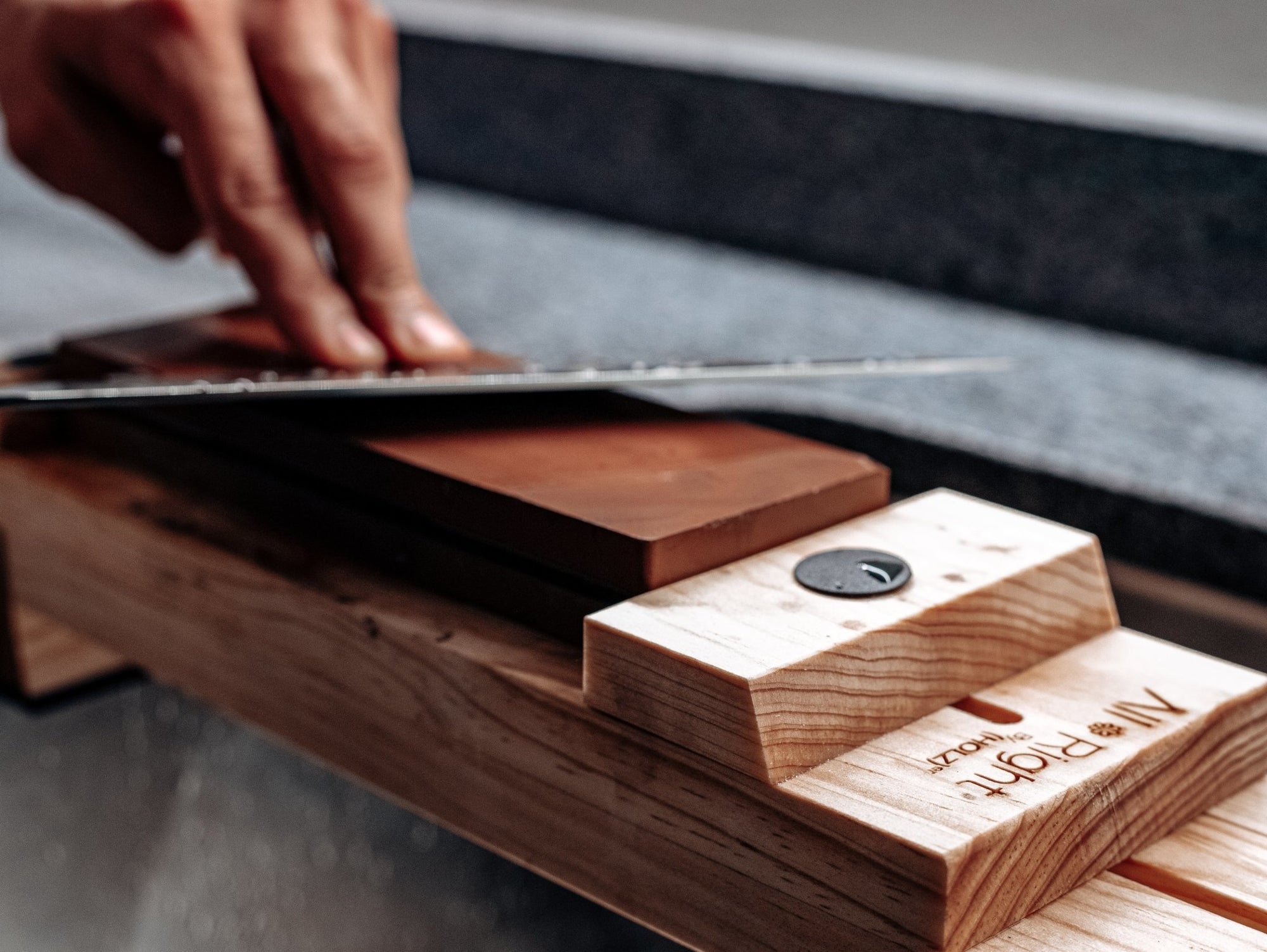 Soporte para piedra de afilado ajustable artesanal - All Right Chef Tool´s