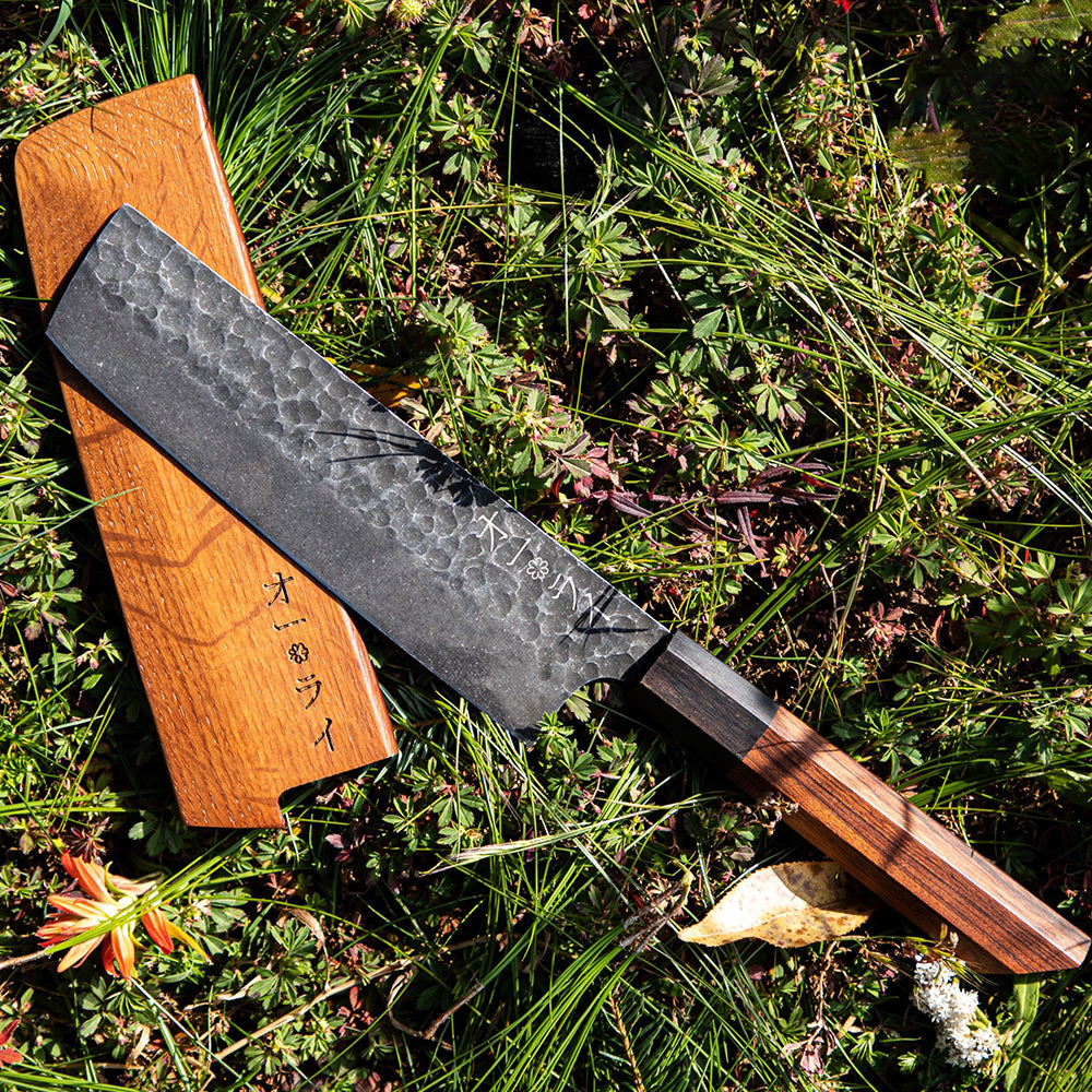 CUCHILLO NAKIRI ACERO AL CARBONO MARTILLADO - COLECCIÓN CARBONO